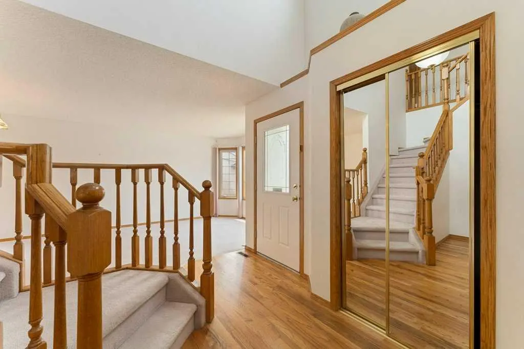 62 Edgebrook Heights NW