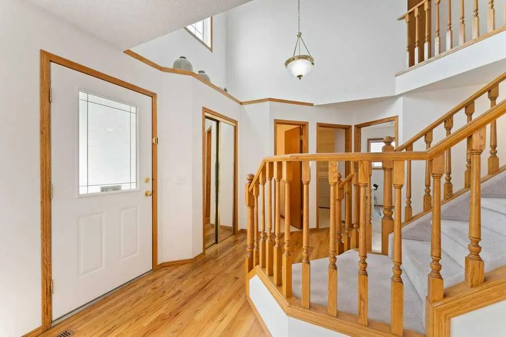 62 Edgebrook Heights NW