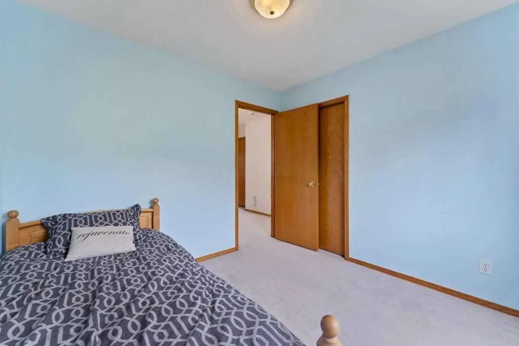 62 Edgebrook Heights NW