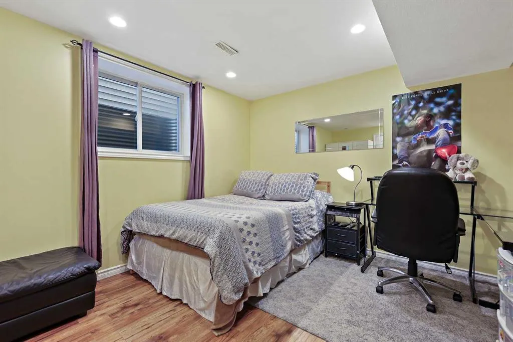 35 Prestwick Place SE