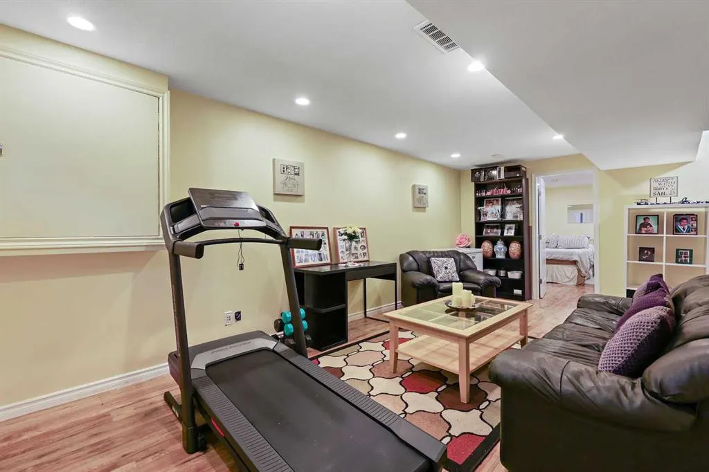 35 Prestwick Place SE