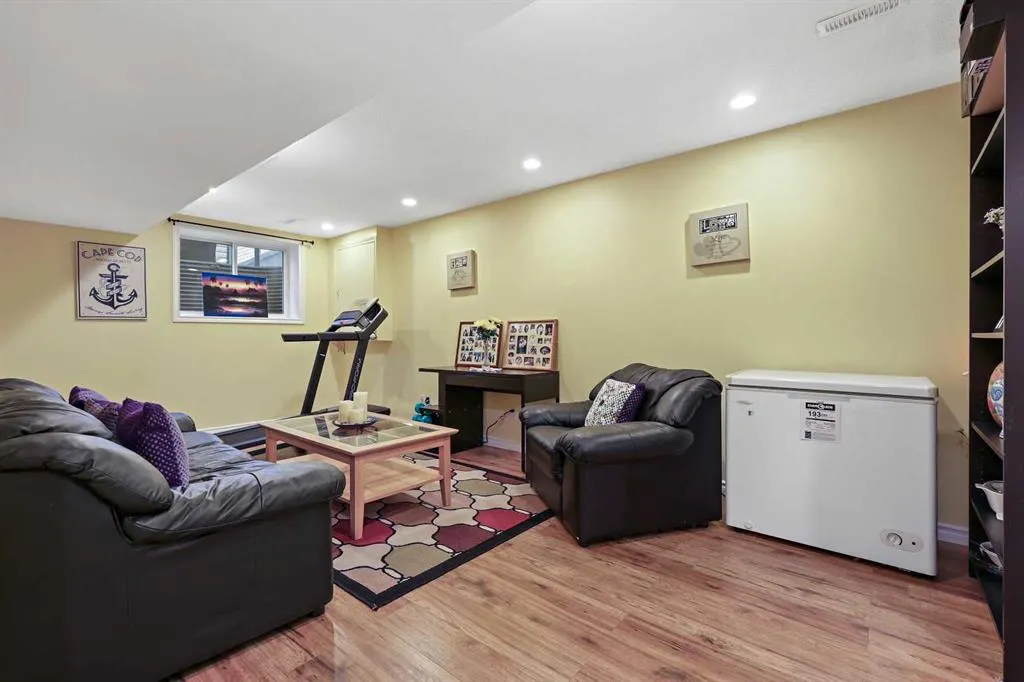 35 Prestwick Place SE