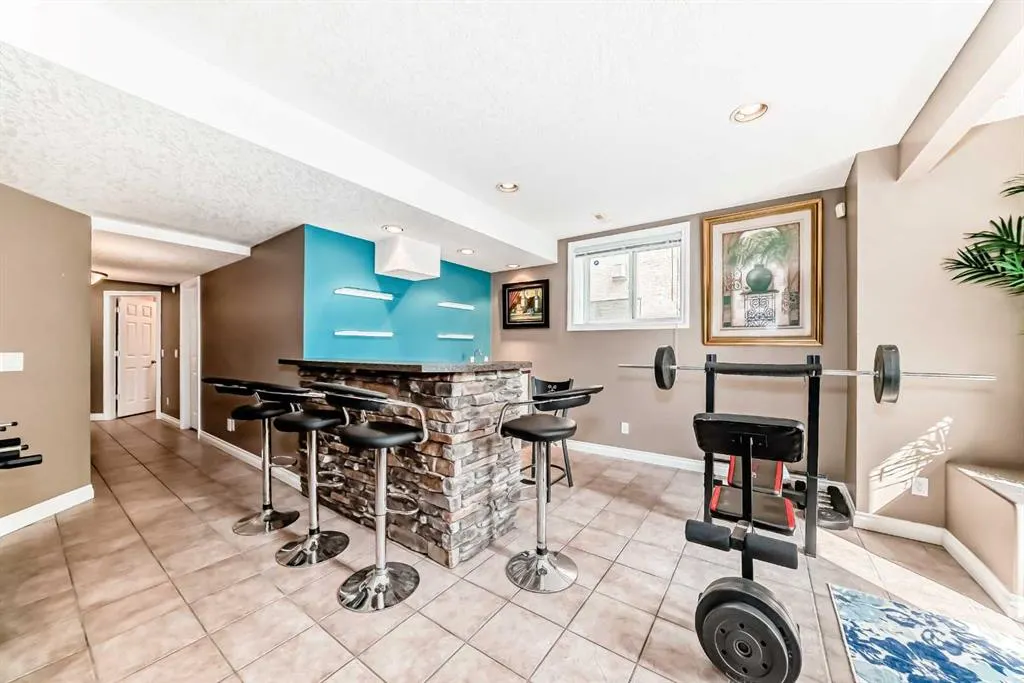 146 Scenic View Close NW