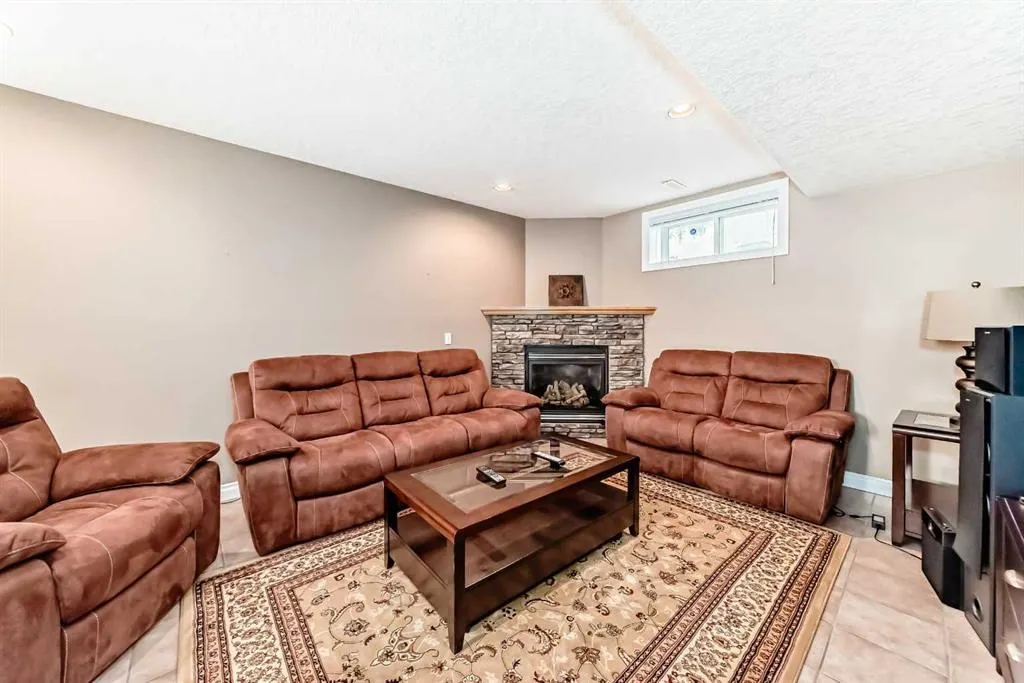 146 Scenic View Close NW