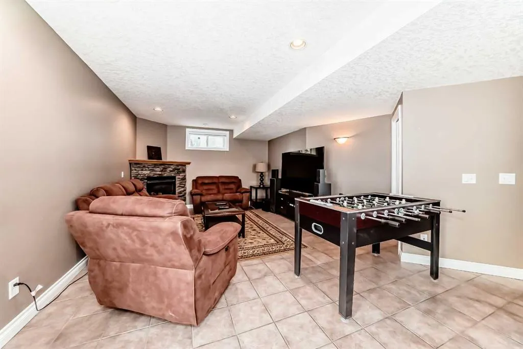 146 Scenic View Close NW