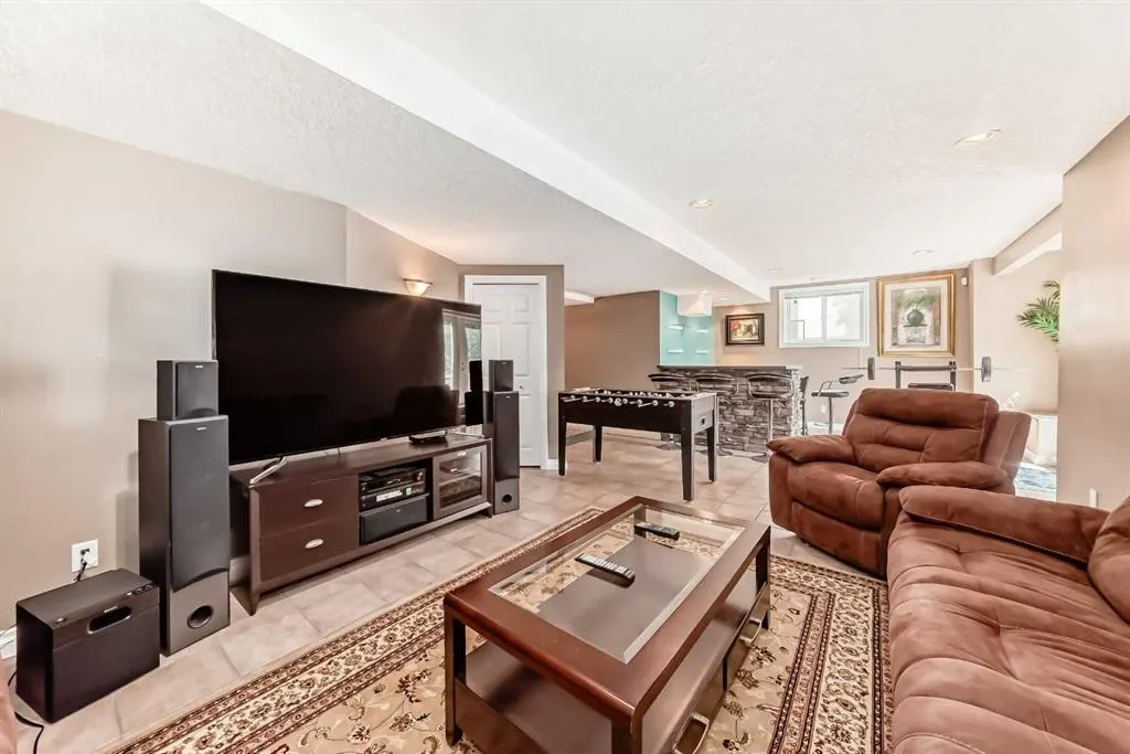 146 Scenic View Close NW