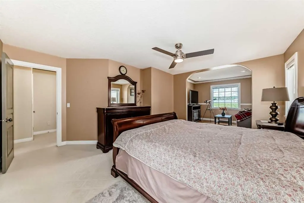 146 Scenic View Close NW