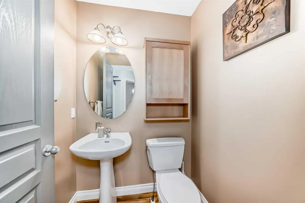 146 Scenic View Close NW