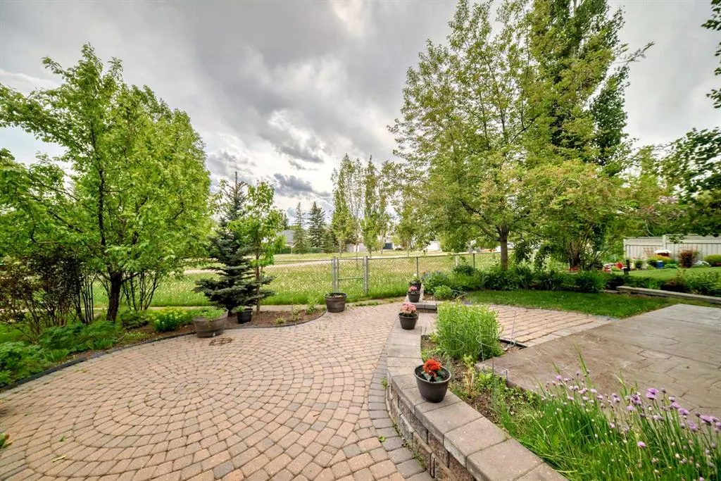 146 Scenic View Close NW