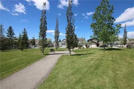 146 Scenic View Close NW