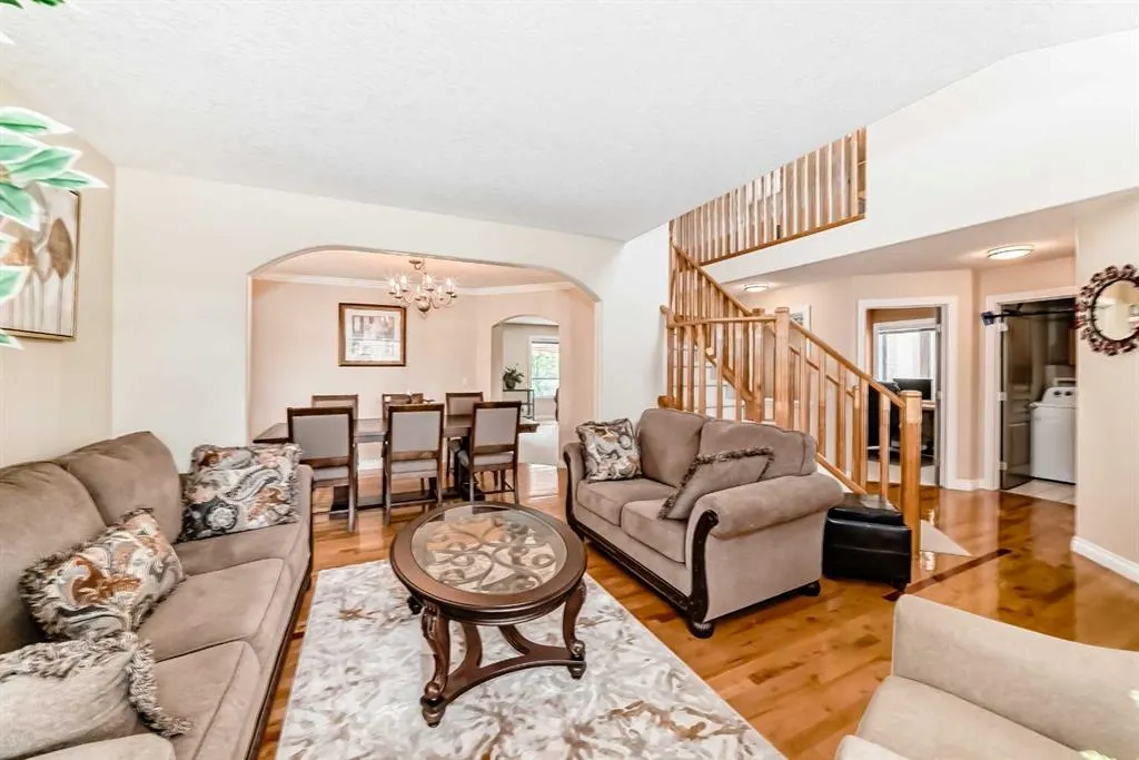 146 Scenic View Close NW