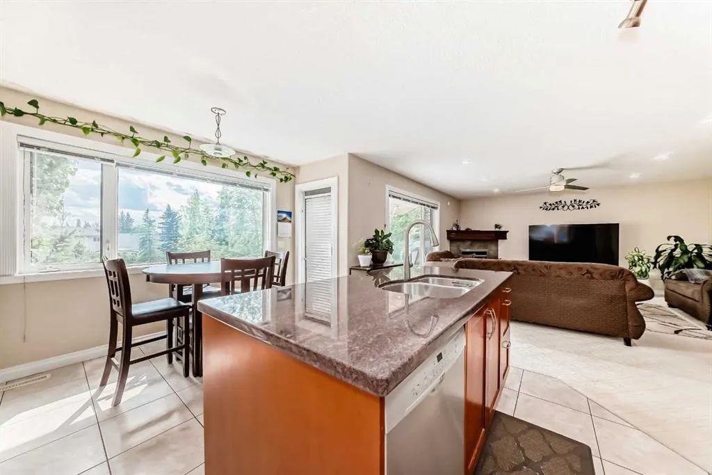 146 Scenic View Close NW