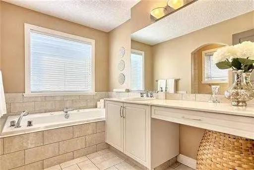 146 Scenic View Close NW