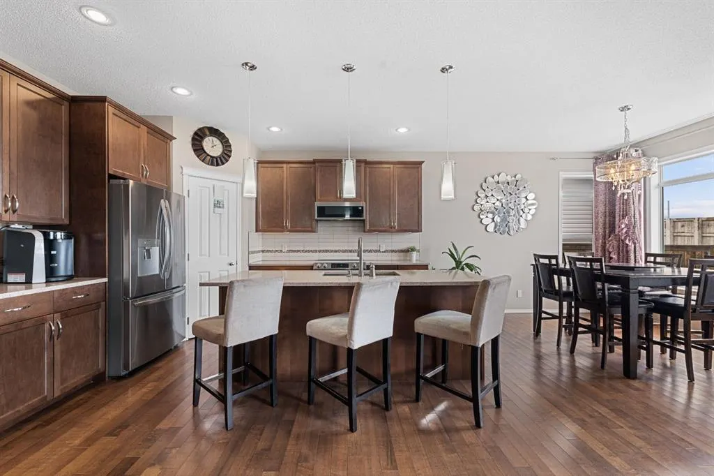 353 Panora Way NW