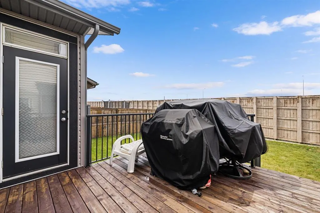 353 Panora Way NW