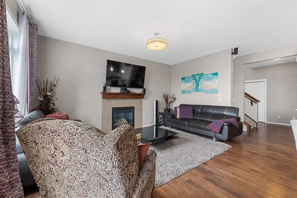 353 Panora Way NW