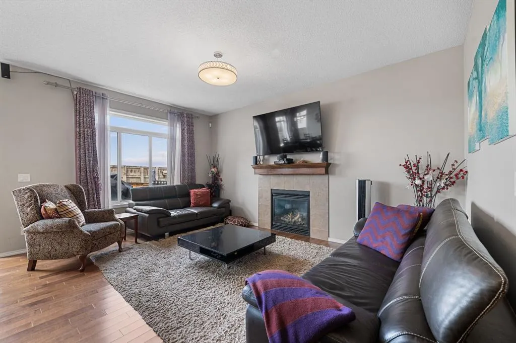 353 Panora Way NW