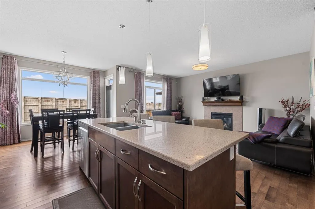 353 Panora Way NW