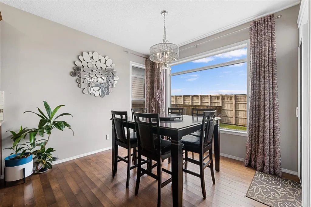 353 Panora Way NW