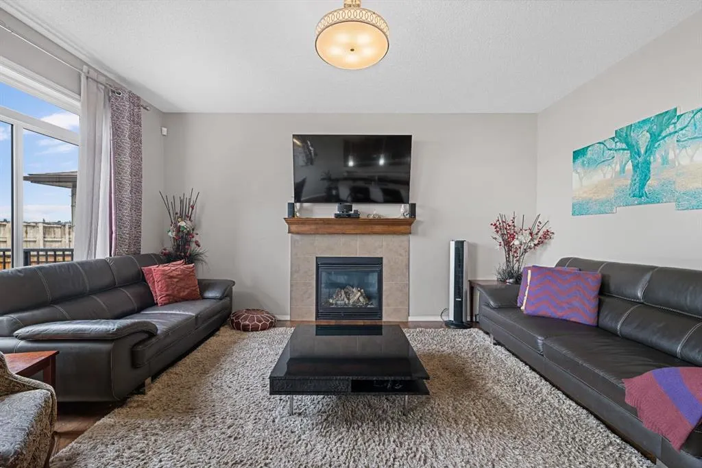353 Panora Way NW