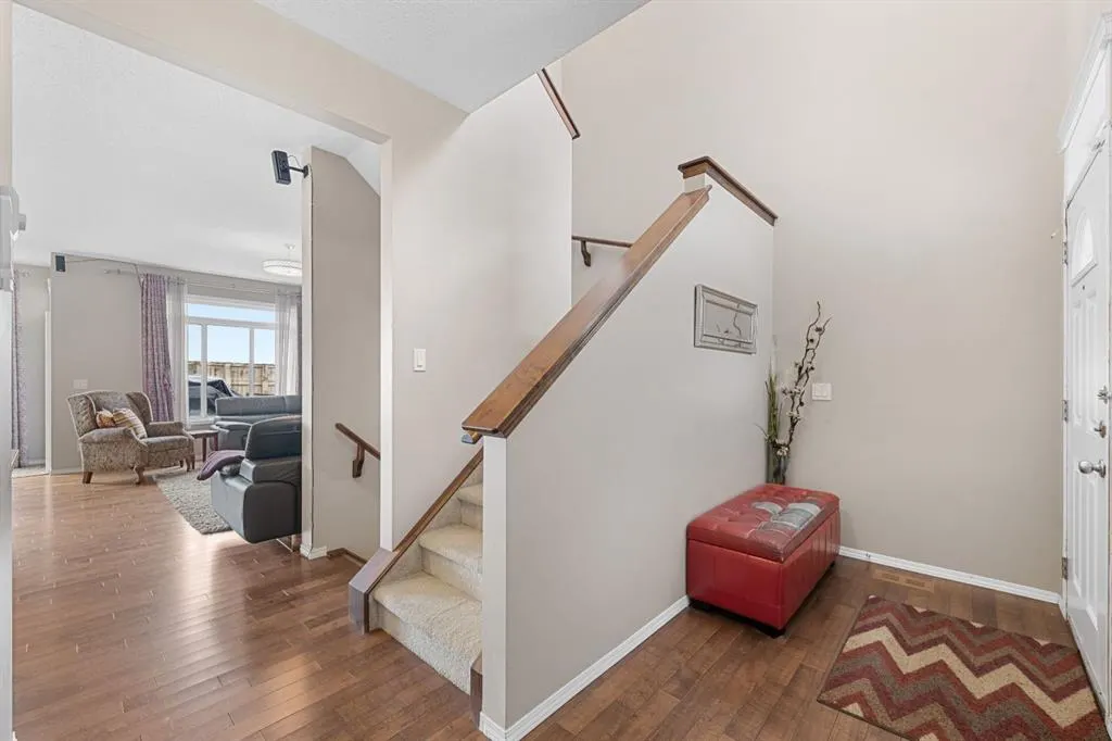 353 Panora Way NW