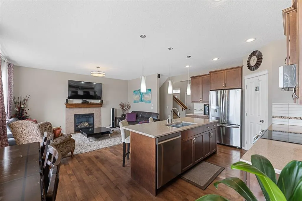 353 Panora Way NW
