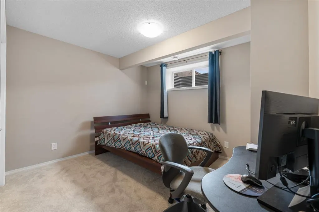 353 Panora Way NW