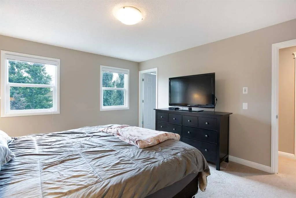 489 Mahogany Court SE