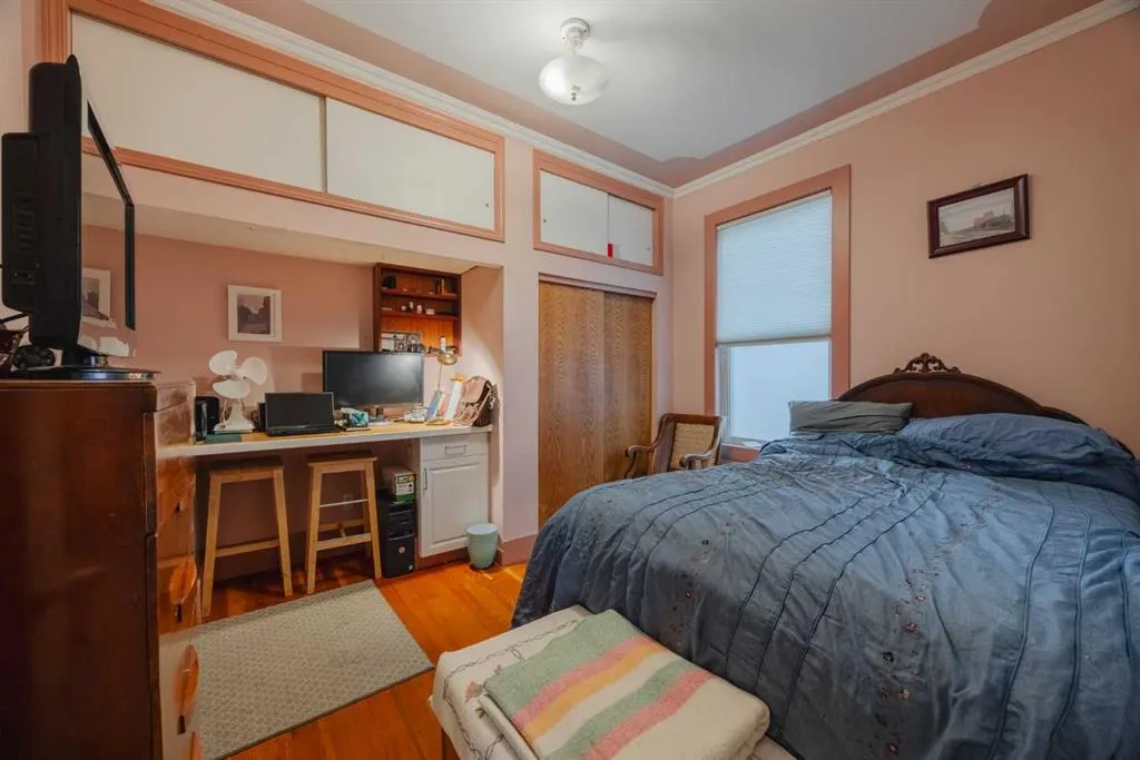 15 Elma Street W
