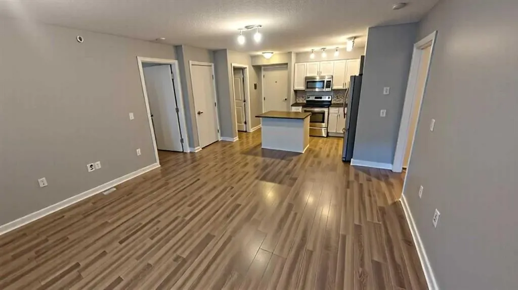 2000 applevillage Court SE, #402