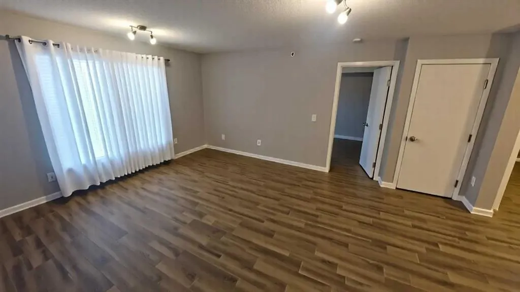 2000 applevillage Court SE, #402