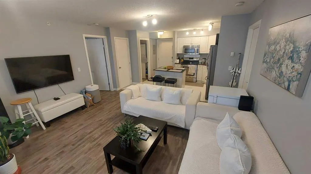 2000 applevillage Court SE, #402