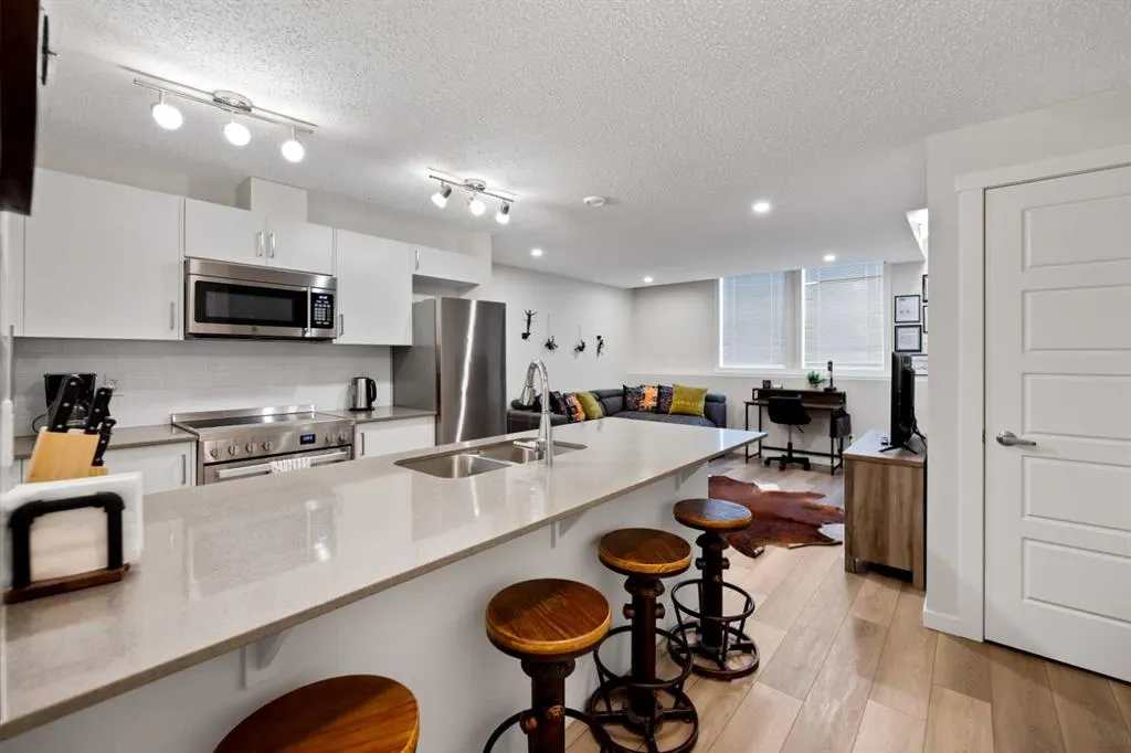 353 Cranbrook Square SE