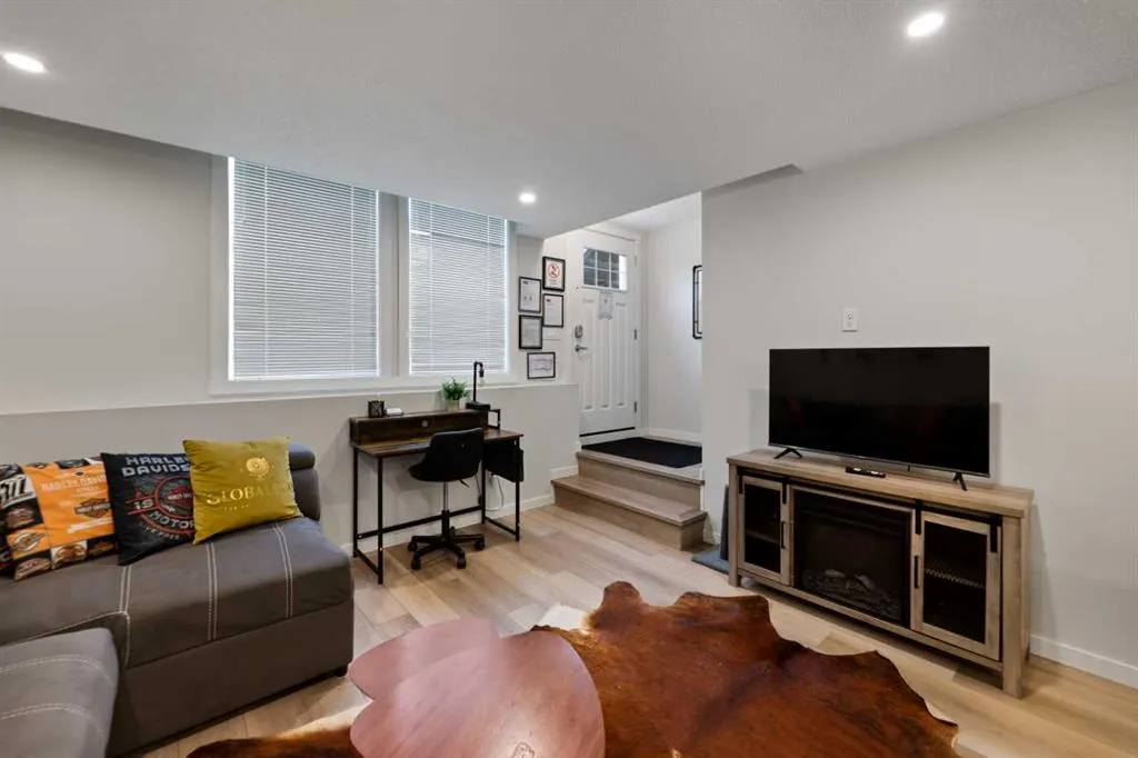 353 Cranbrook Square SE