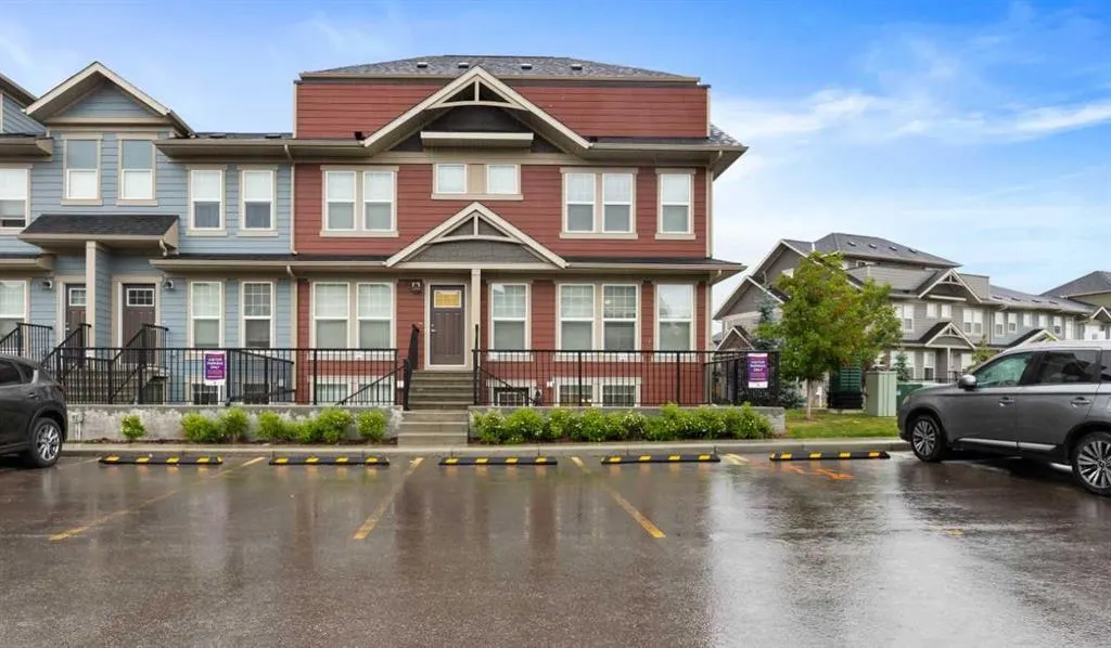353 Cranbrook Square SE