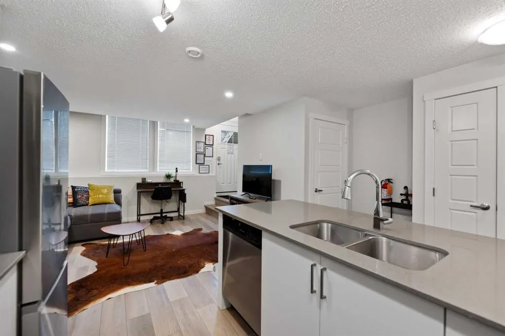 353 Cranbrook Square SE