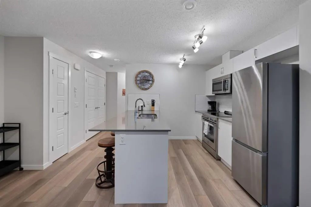 353 Cranbrook Square SE