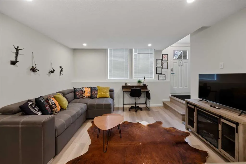 353 Cranbrook Square SE