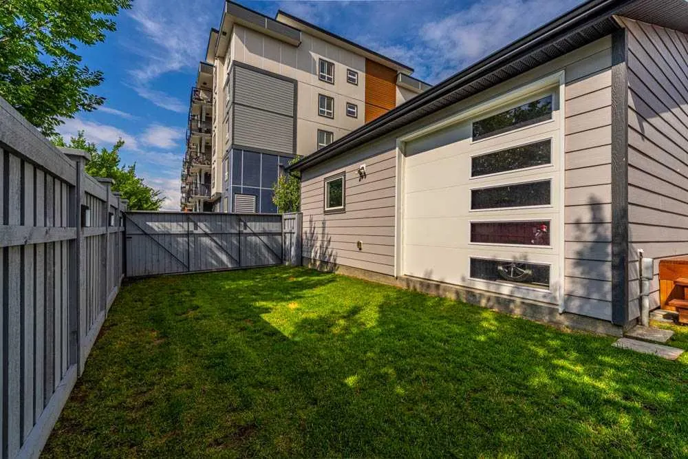 366 Masters Row SE