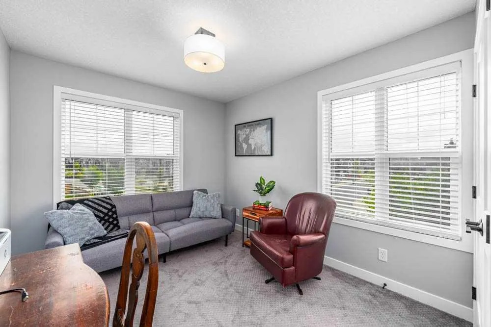 366 Masters Row SE