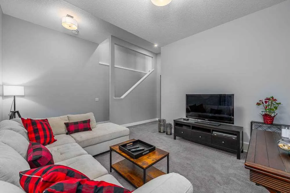 366 Masters Row SE