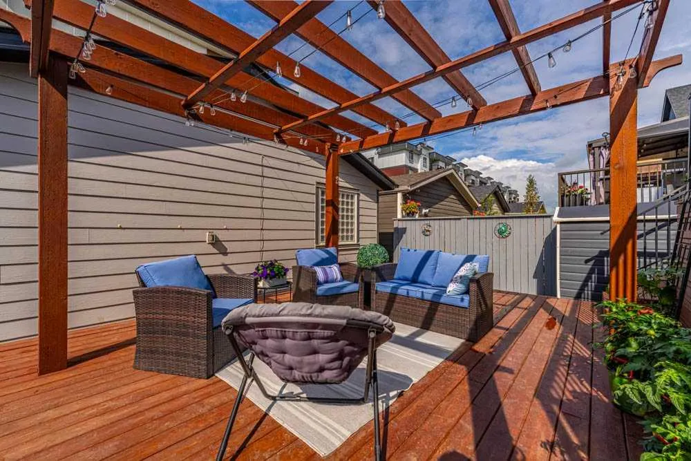 366 Masters Row SE