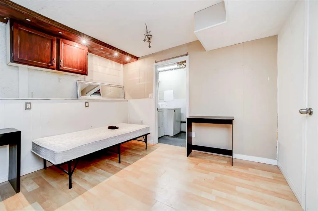 3 Columbia Place W