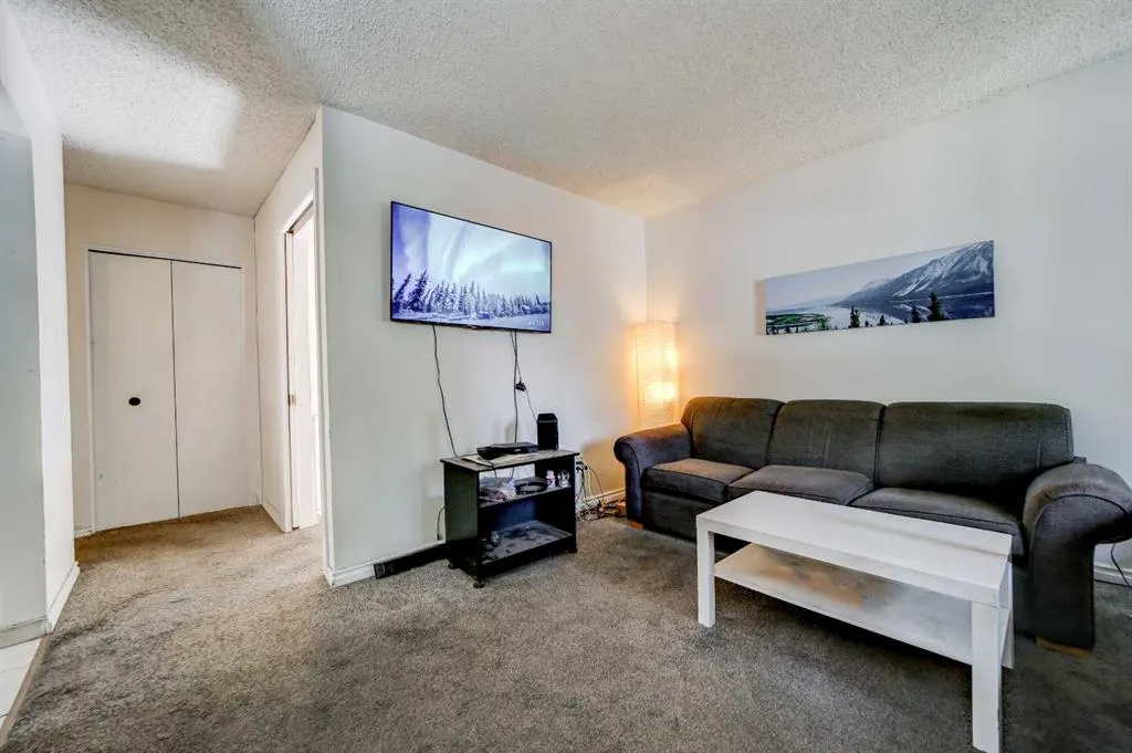3 Columbia Place W