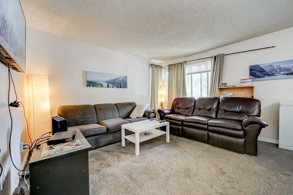 3 Columbia Place W