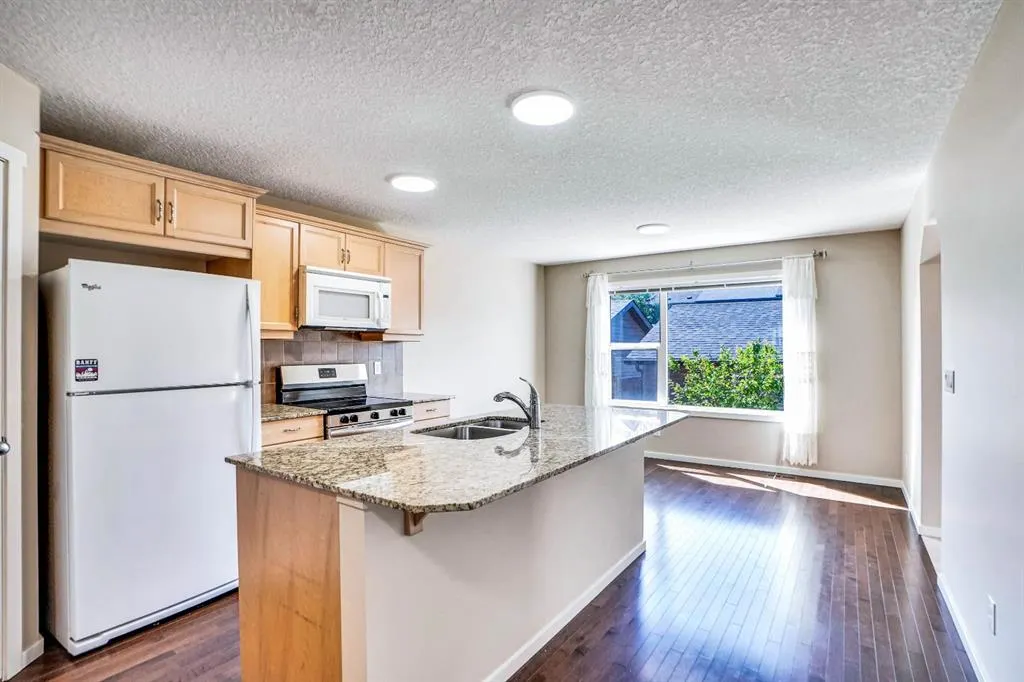 449 Evanston Drive N