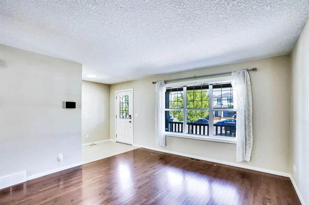 449 Evanston Drive N