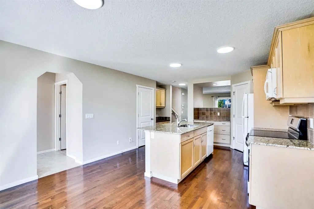 449 Evanston Drive N