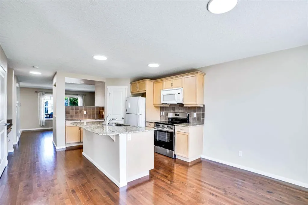 449 Evanston Drive N