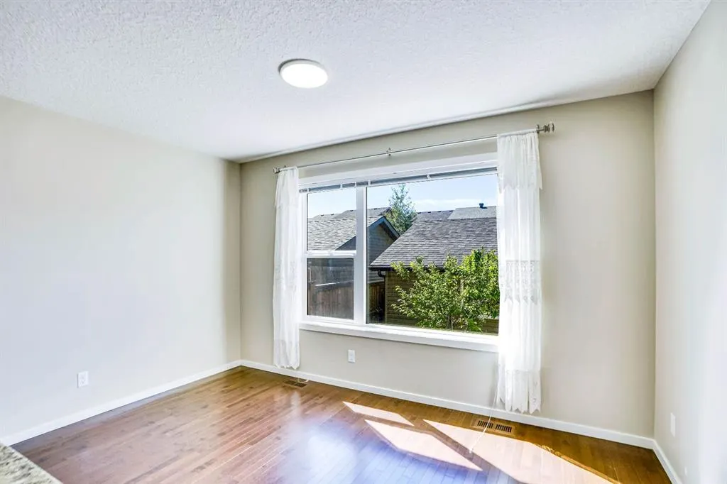 449 Evanston Drive N